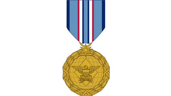 Apakah Distinguished Warfare Medal menurunkan kehormatan militer?