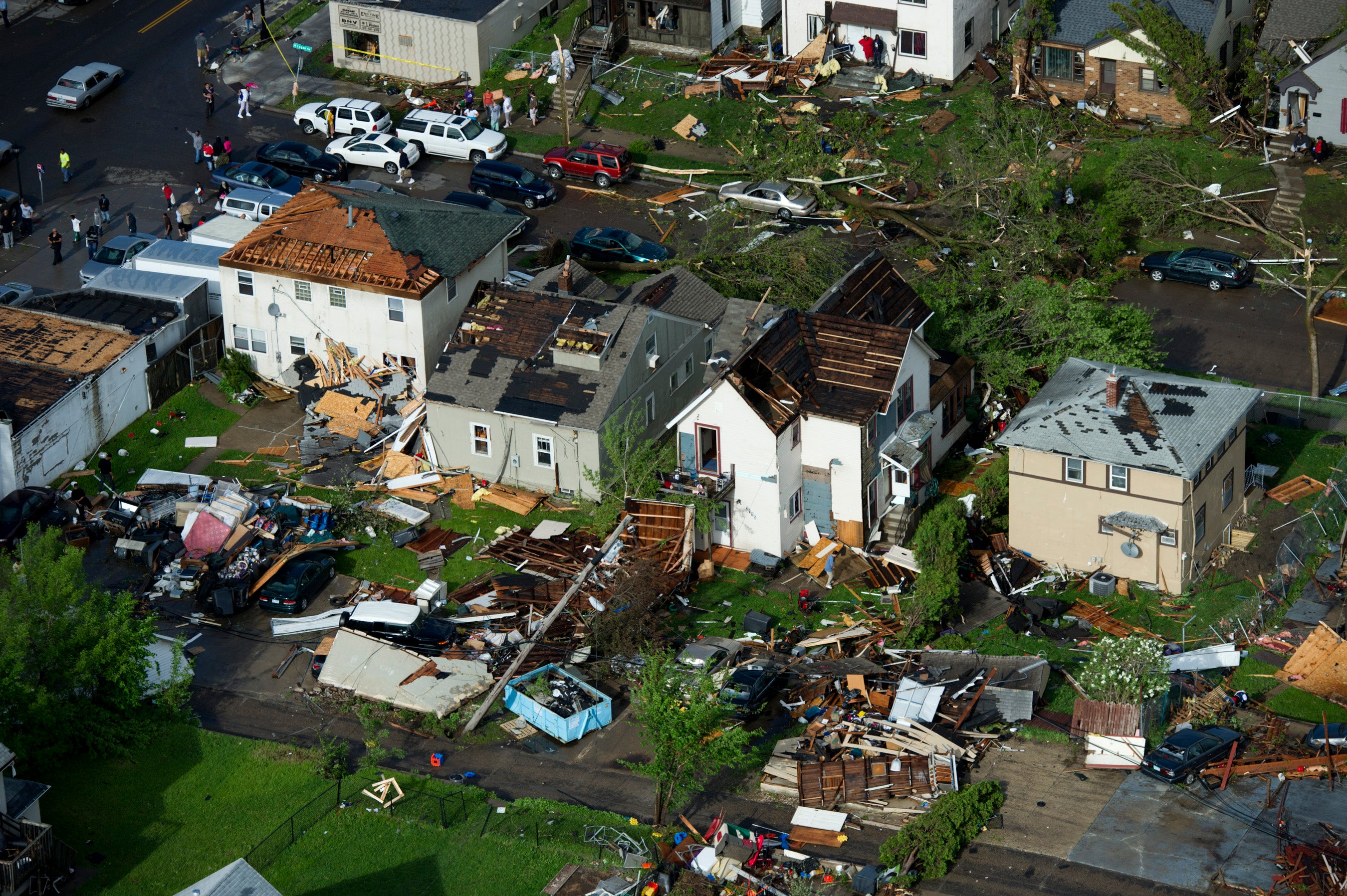 Последствия торнадо. Разрушения после Торнадо. Штат Миссури США Торнадо. Последствия Торнадо в США.