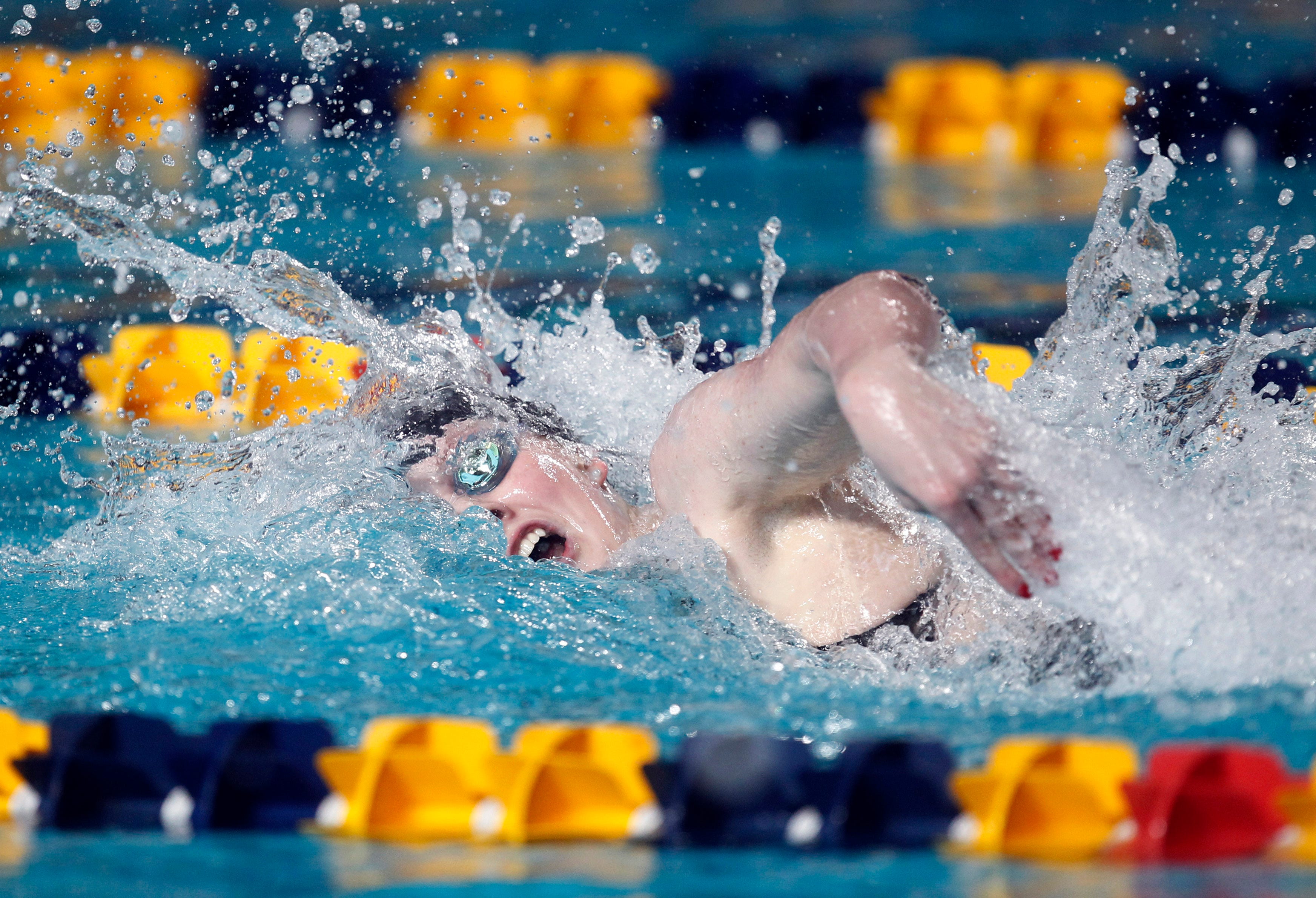 Swim hit. Веселые эстафеты в бассейне. Соревнования по плаванию приколы. He's swimming. Make a Swim.