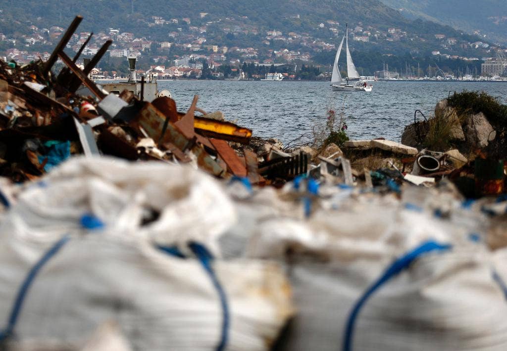 Balkan ‘Wild Beauty’ Montenegro menghadapi masalah pembuangan limbah yang mengancam booming pariwisata, tawaran Uni Eropa