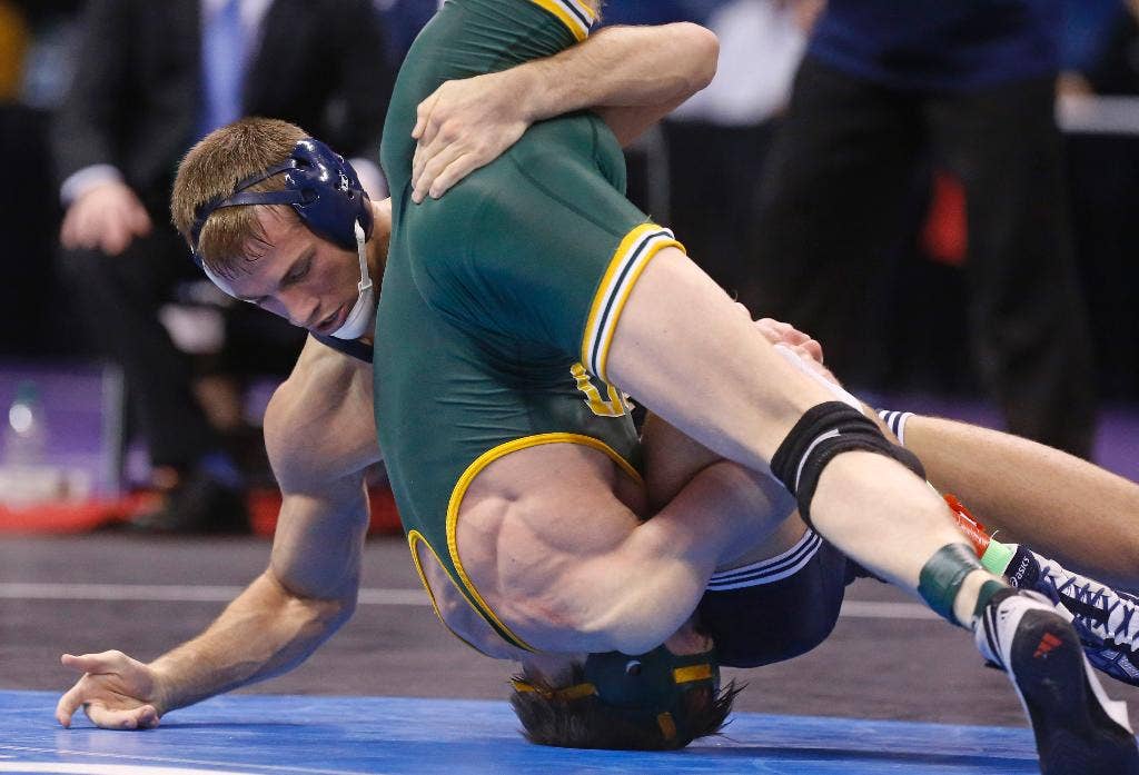 NCAA wrestling: Logan Stieber keeps rolling with quarterfinal win