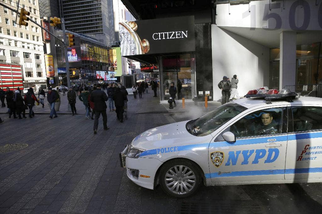 Di Times Square dan NYC, lambatnya penegakan hukum kejahatan tingkat rendah membuat beberapa pihak merasa cemas