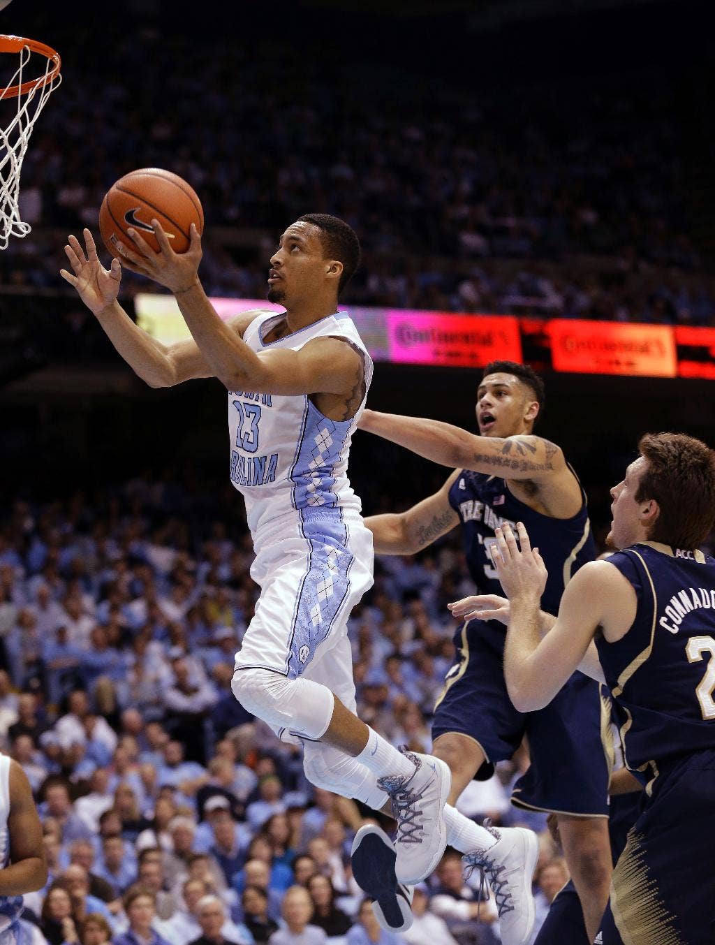 McAdoo, assist blok Paige yang terlambat no.  14 UNC menahan Notre Dame 63-61 untuk kemenangan ke-12 berturut-turut