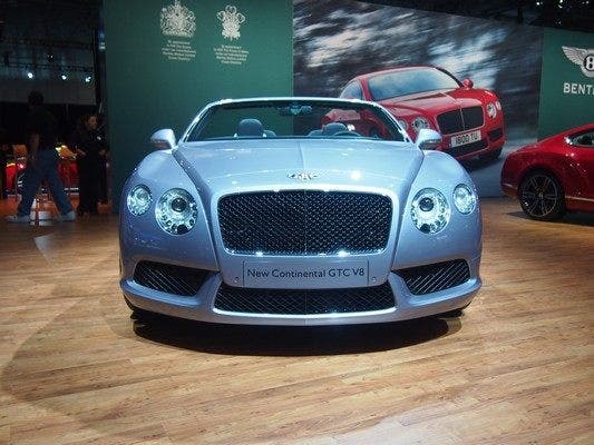 Praktik langsung dengan Continental GTC V-8 Bentley