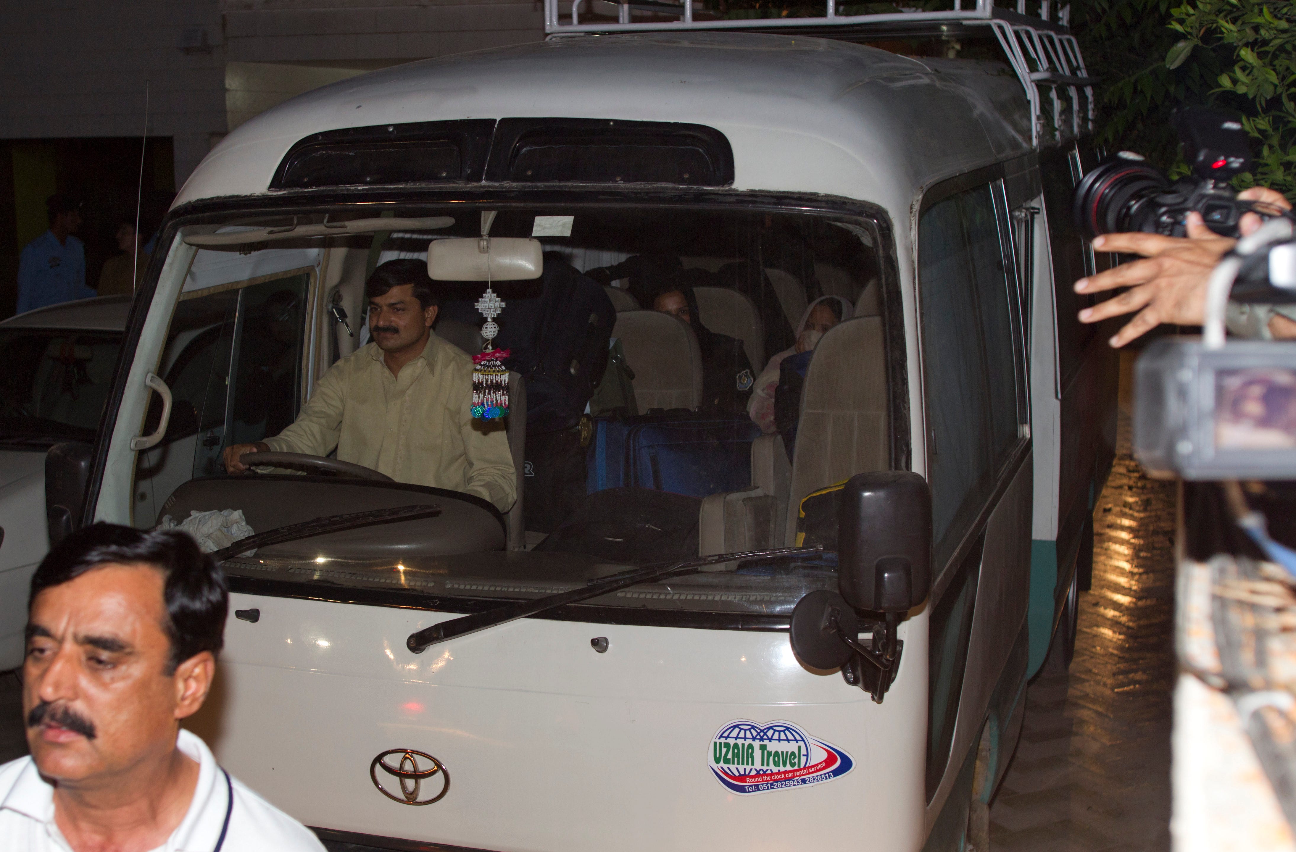 Yemeni bin Laden widow to stay in Saudi Arabia, relative says