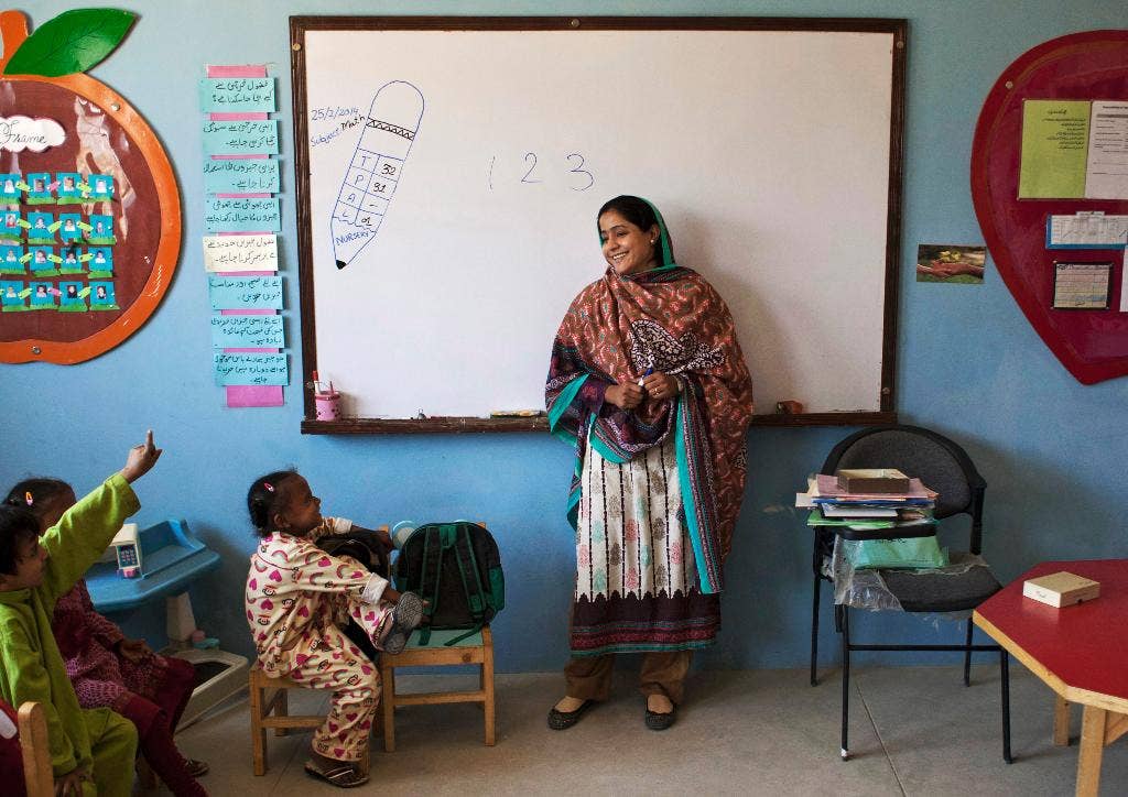 Berjuang demi pendidikan: Wanita Pakistan membangun sekolah ‘impian’ di lingkungan miskin Karachi