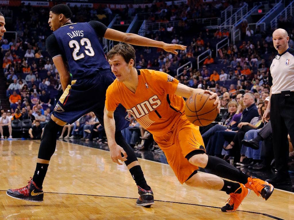 Dragic mencetak poin tertinggi dalam kariernya, 40 poin karena cedera pergelangan kaki, membawa Suns menang 116-104 atas Pelicans