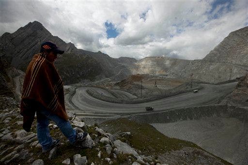 Komunitas pertambangan Peru ditinggalkan dalam debu dengan janji -janji yang rusak dari pekerjaan sekolah
