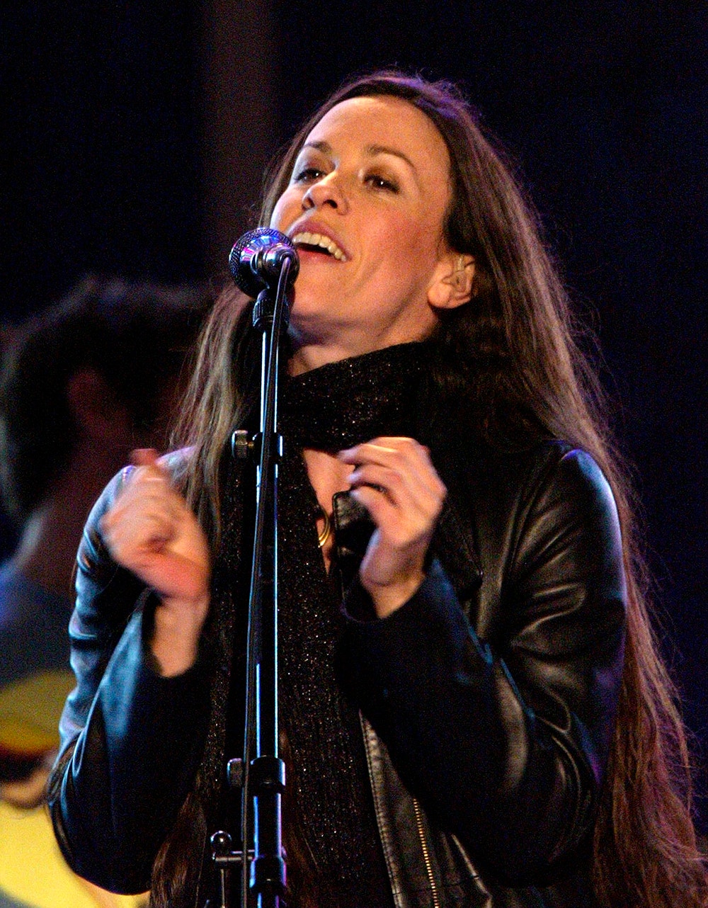 Alanis Morissette looks unrecognizable after surprising makeover | Fox News