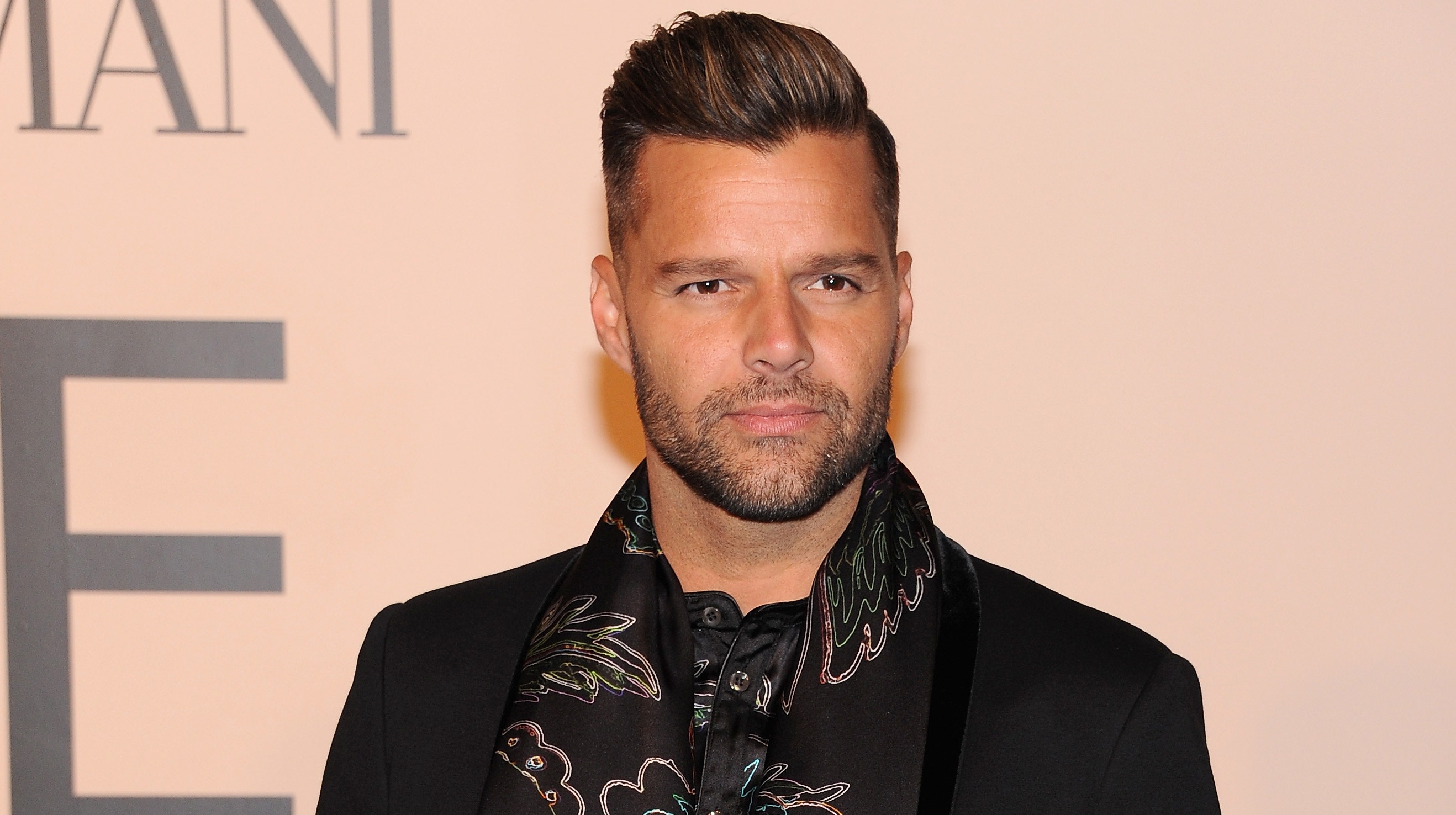 Как сейчас выглядит рики мартин Ricky Martin, Perez Hilton Join Celebrities In T-Shirt Protest Of Russia’s Anti-