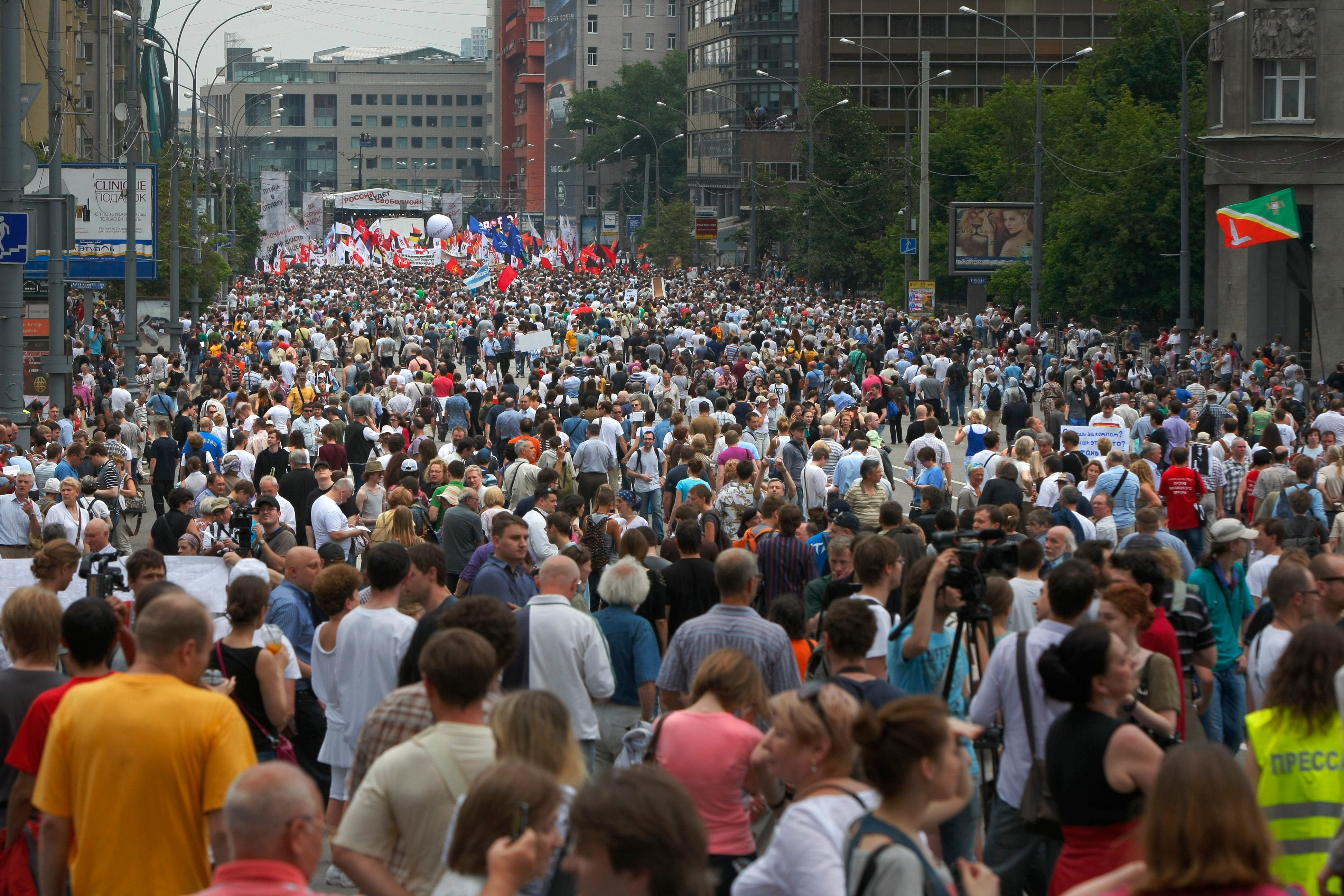 Thousands turn out for anti-Putin protest in Moscow despite crackdown ...