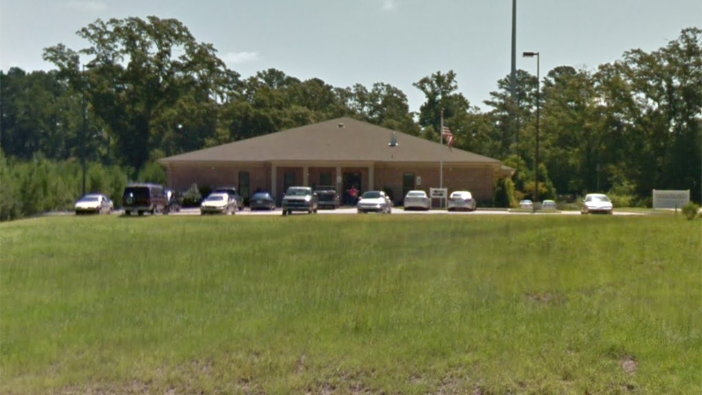 Mississippi man stabs his mother, grandmother in federal office before ...