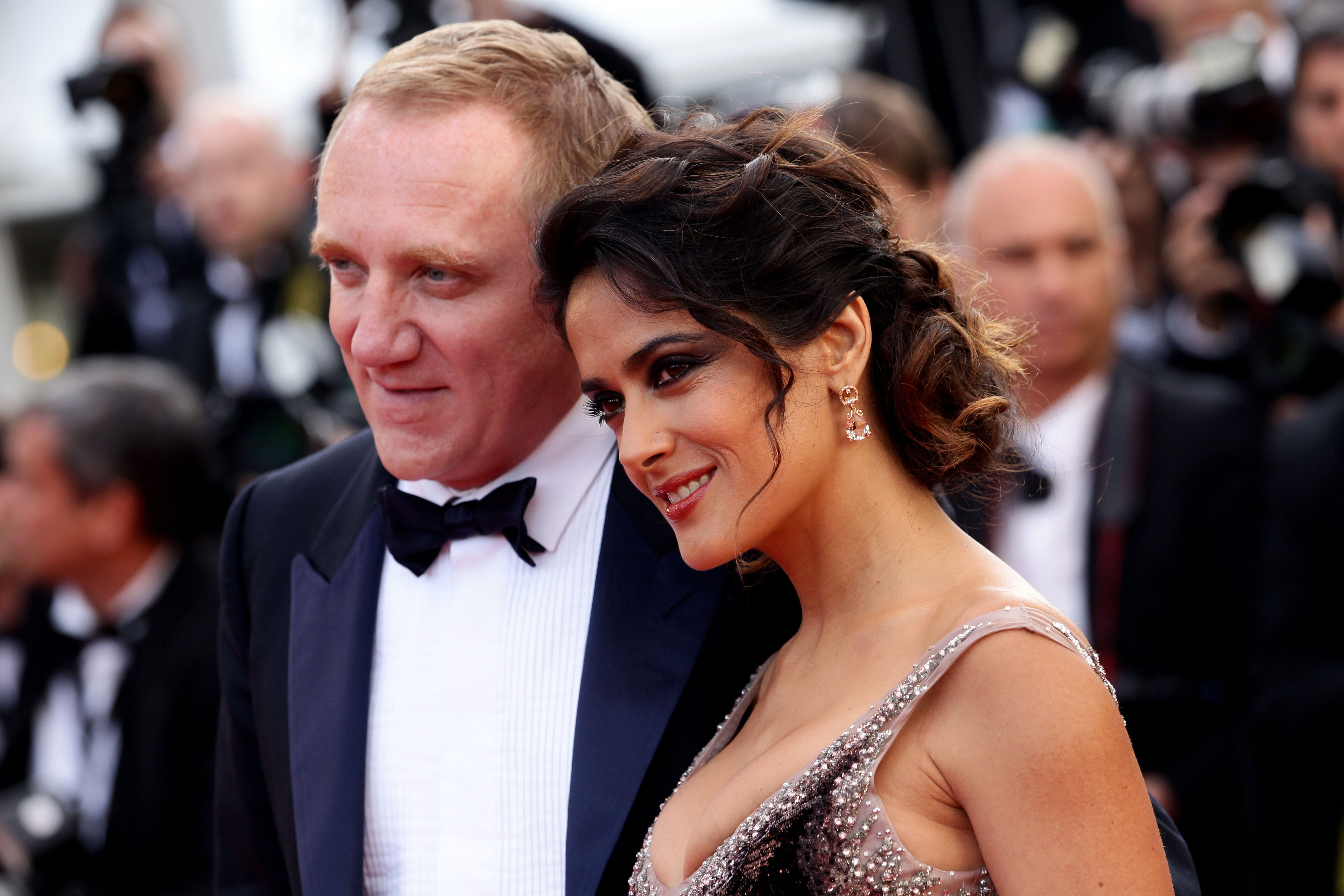 Salma Hayek Reveals She Sexts Billionaire Husband | Fox News