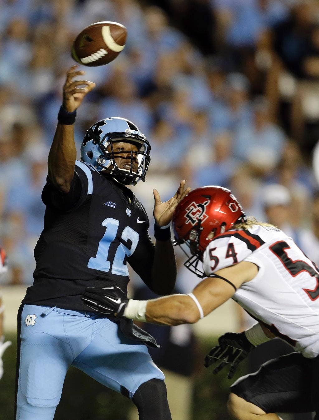 TIDAK. 21 North Carolina bertahan untuk mengalahkan San Diego States 31-27 pada akhir Scott terlambat