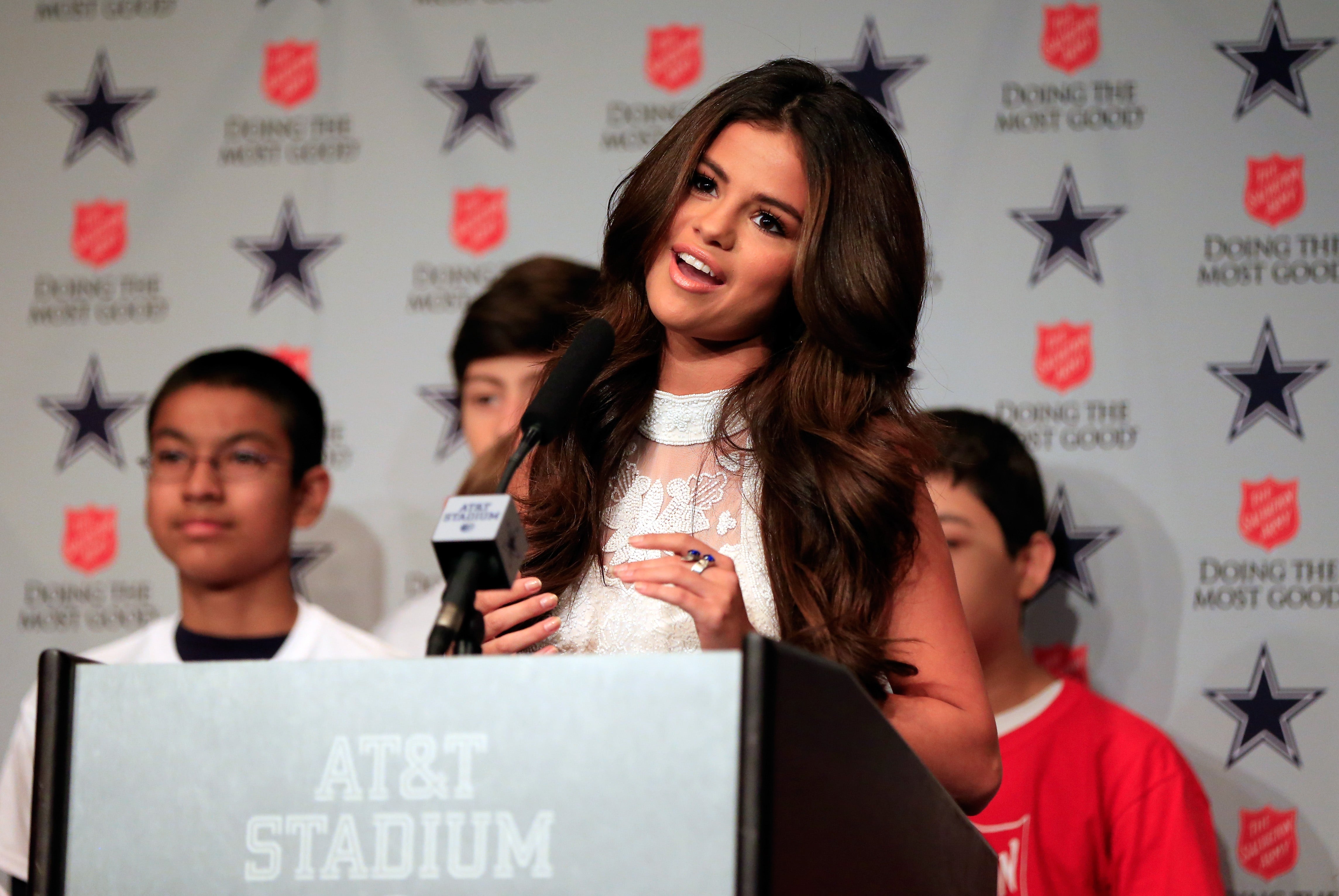 Selena Gomez to Headline Dallas Cowboys' Halftime Show on Thanksgiving -  The Hollywood Gossip