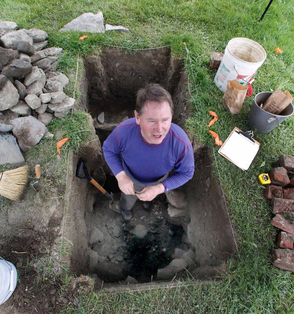 Dig melihat lebih dekat bagaimana New Hampshire Shaker berinteraksi dengan dunia luar