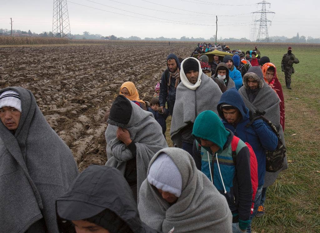 Aliran migran ke Eropa Barat tanpa lelah ketika para pemimpin di Brussels bertemu untuk KTT Krisis