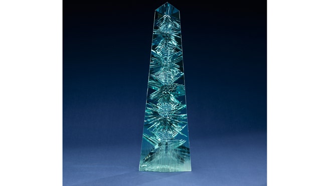 Smithsonian to unveil world's largest aquamarine gem at nearly 5 pounds ...