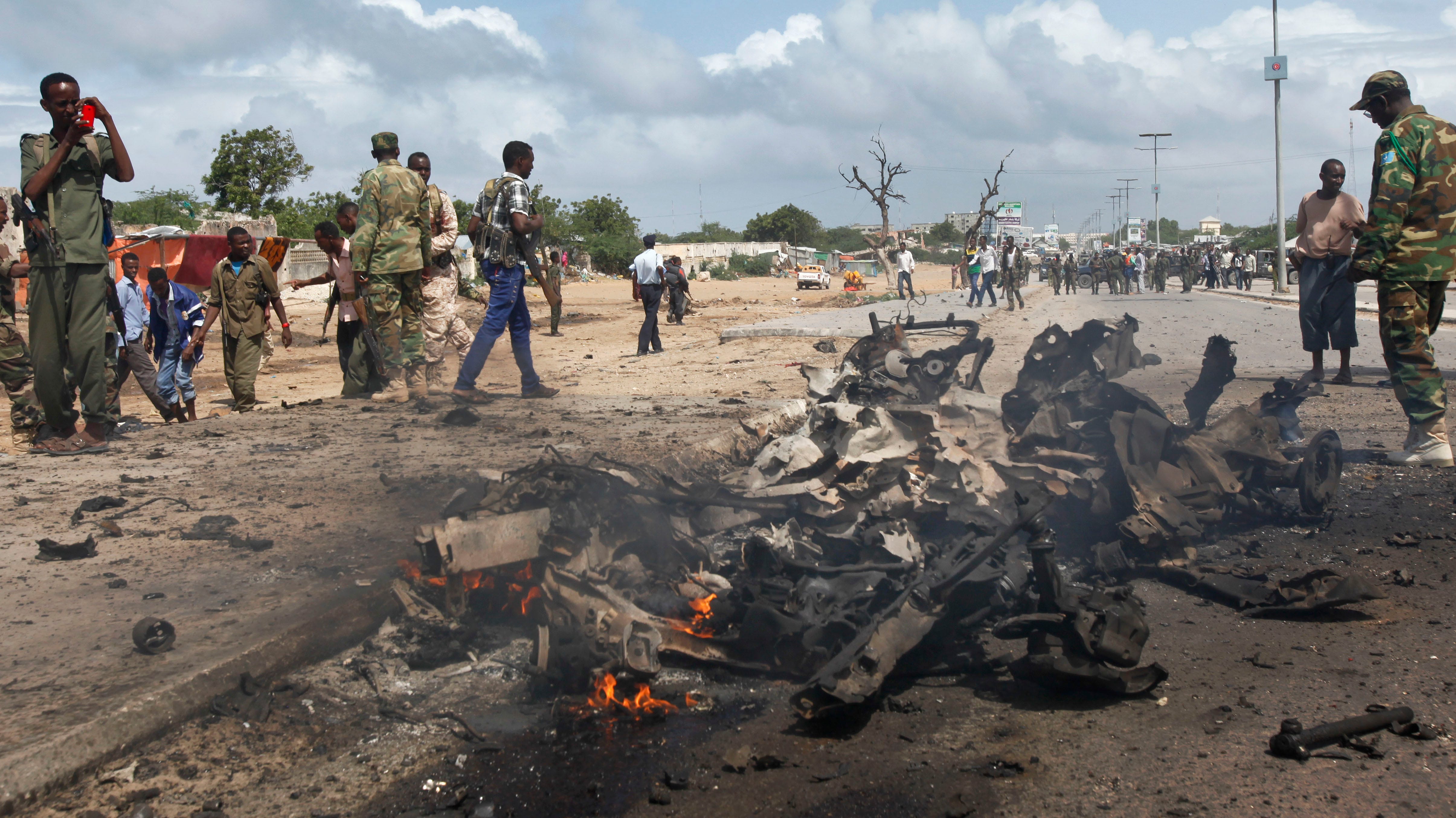 Islamic Militant Gunmen Storm Somalian Army Base With Bombs 30 Dead Fox News