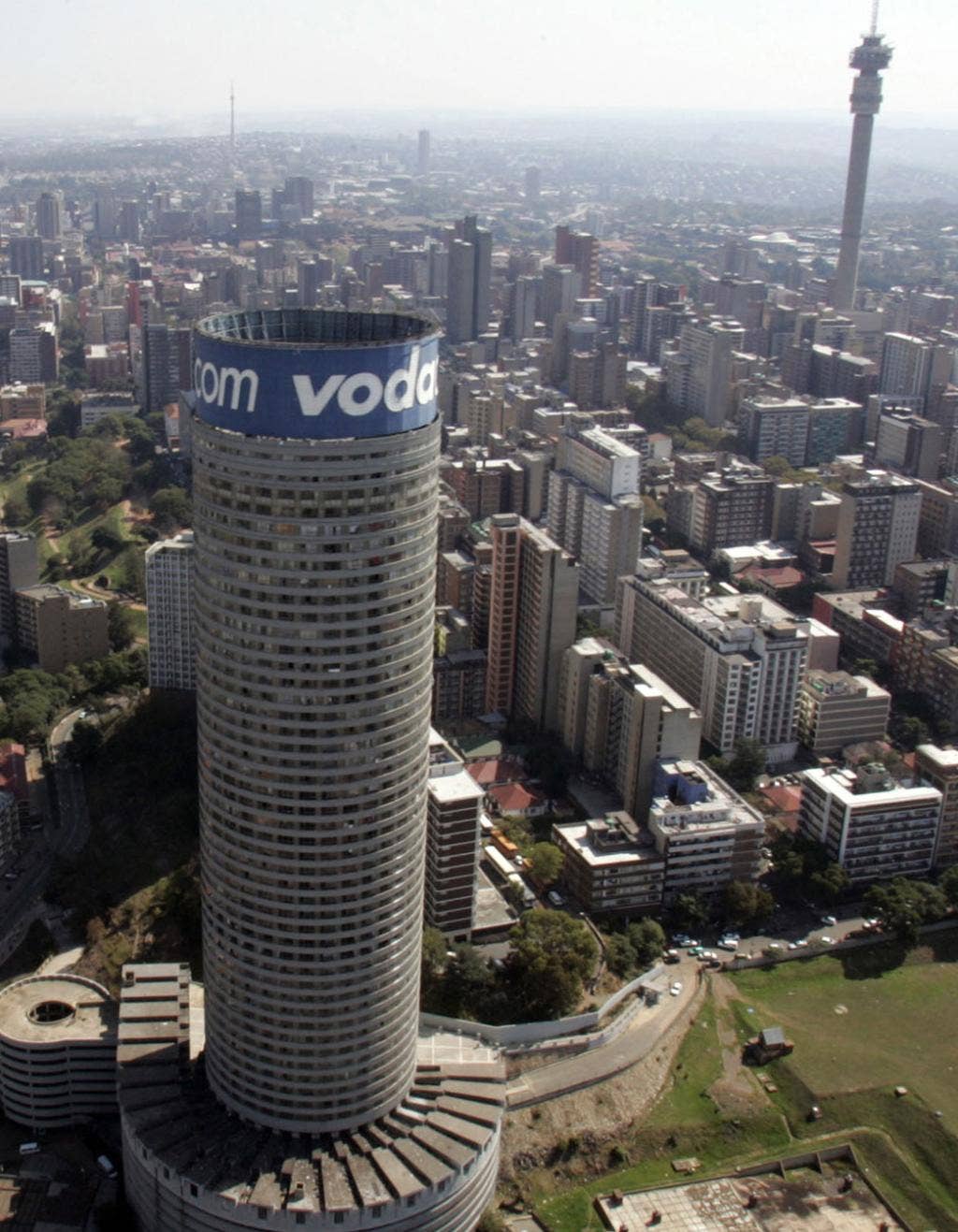 Afrika Selatan: Menara landmark Johannesburg mencerminkan naik turunnya kota ini