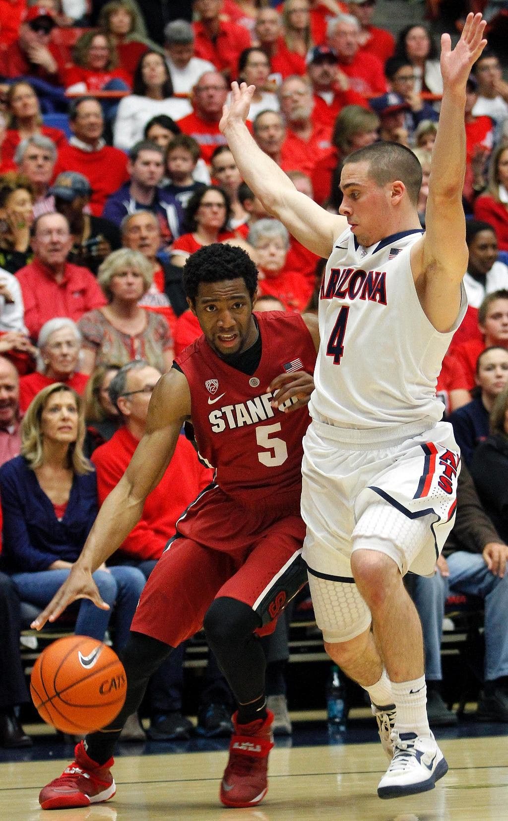 Stanford mengakhiri minggu yang sulit di gurun dengan 79-66 kehilangan no. 3 Arizona
