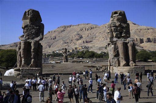 Statue that fell 3,000 years ago stands again