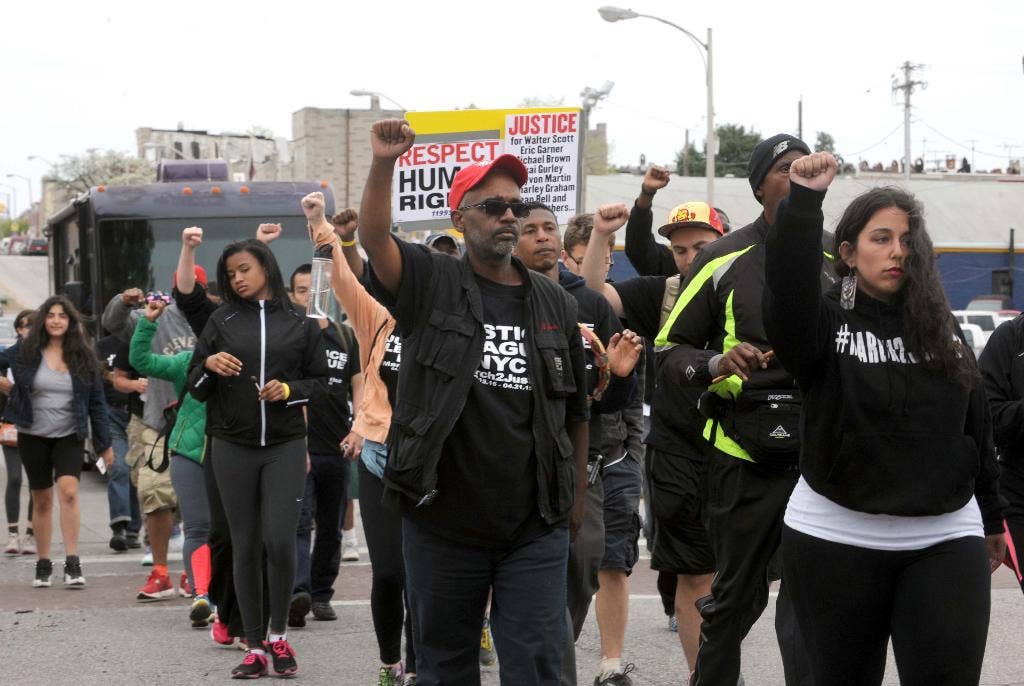 Keluarga, aktivis mencari jawaban setelah seorang pria meninggal setelah bertemu dengan petugas Baltimore Keluarga, aktivis mencari jawaban setelah seorang pria meninggal setelah bertemu dengan petugas Baltimore