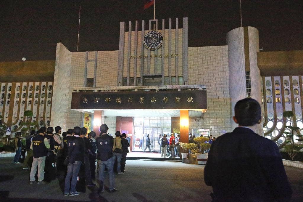 5 inmates in southern Taiwan take deputy warden, others hostage | Fox News