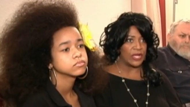 Ohio teen with cerebral palsy walks at graduation to surprise family ...