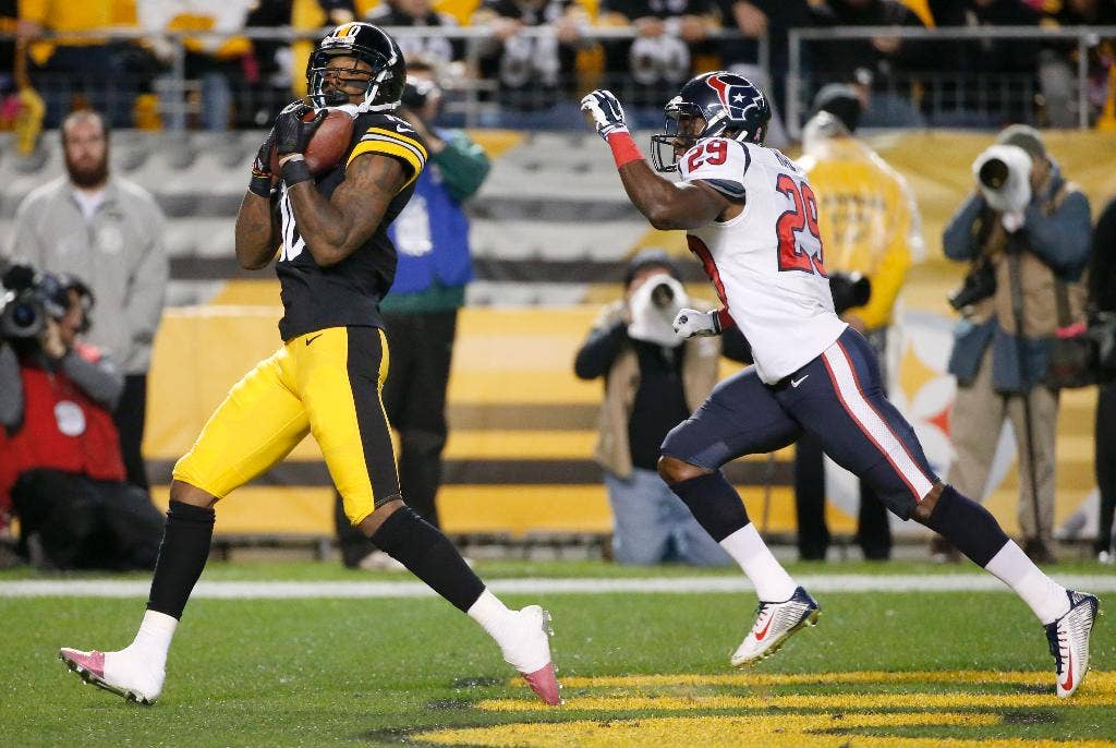 Steelers menggunakan pukulan 3 gol untuk melewati pemain Texas yang tertegun 30-23