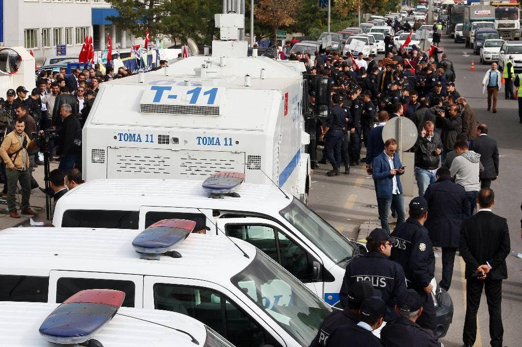 Polisi Turki menggerebek kantor pusat perusahaan yang terkait dengan pendeta AS