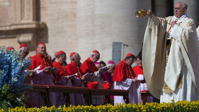 Pope Francis prays for peace in Ukraine, Syria in Easter greeting | Fox ...