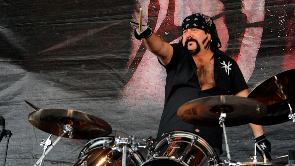 Pantera drummer Vinnie Paul dies