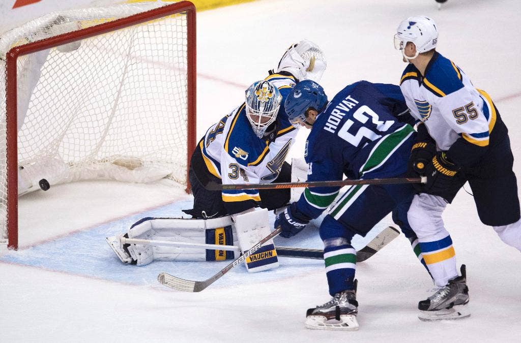 Skor Henrik Sedin di OT, Canucks Beat Blues 2-1