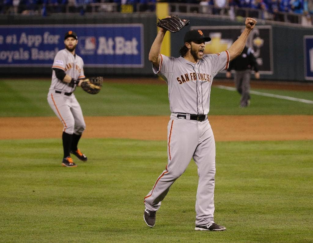 Pemain andalan raksasa Madison Bumgarner membuat Royals terburu-buru, memenangkan MVP Seri Dunia dengan 3 permata