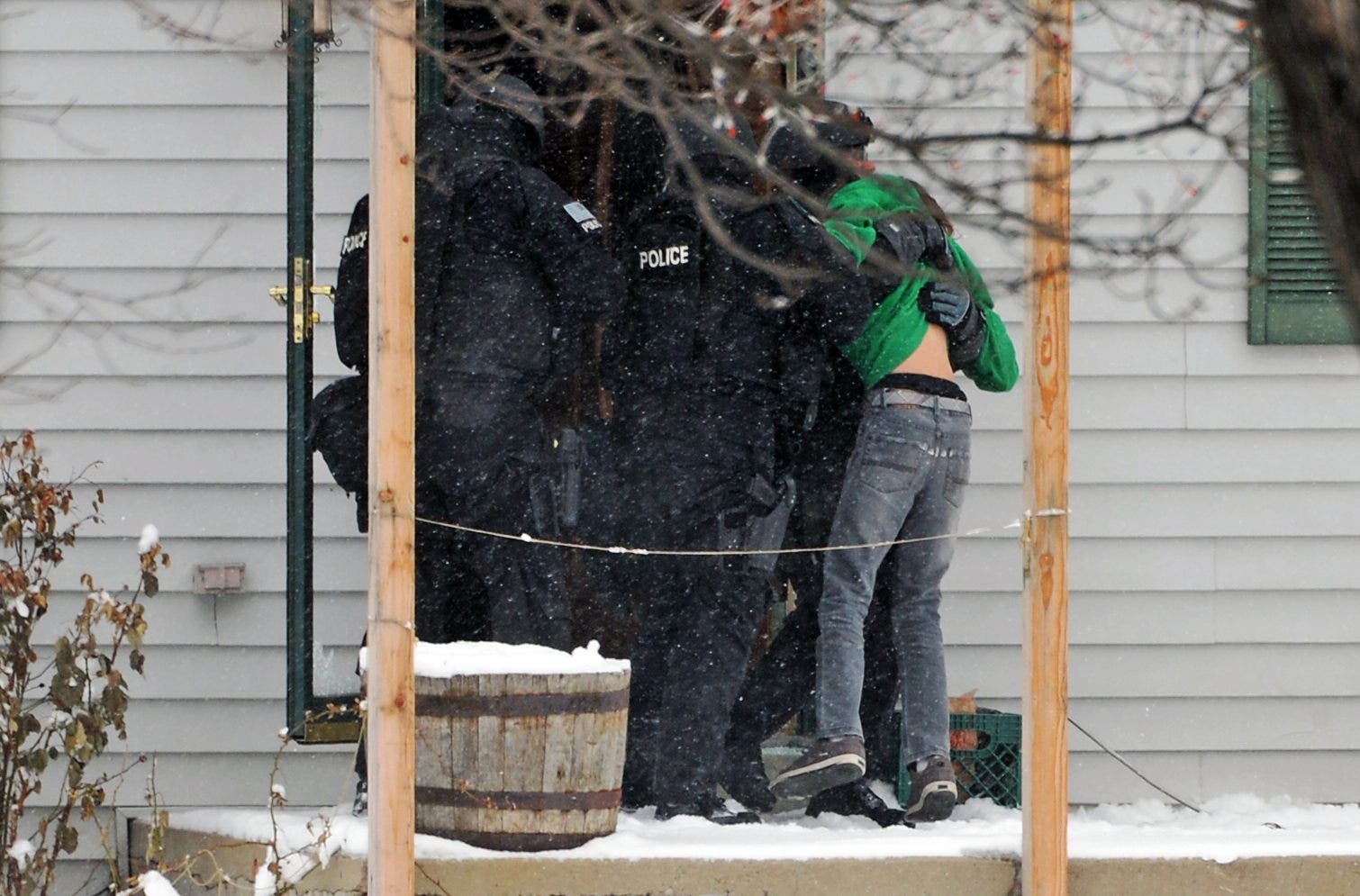 Suspect killed in Colorado standoff was wanted by police after skipping ...