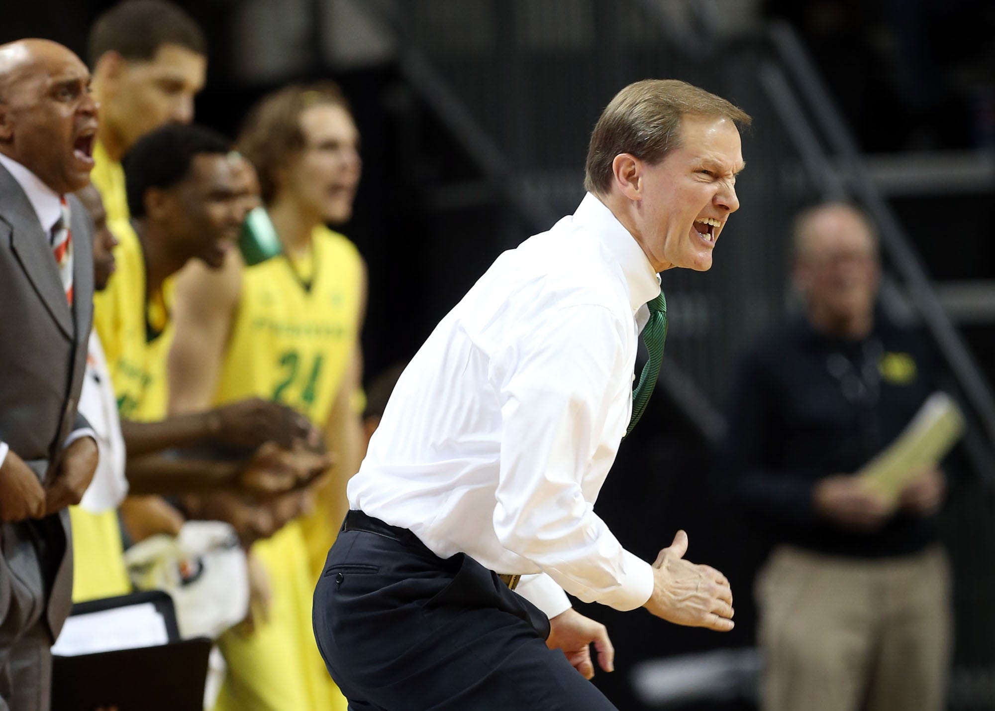 San Francisco menenangkan rentetan 3 poinnya dan Dons kalah 100-82 ke posisi no.  17 Oregon