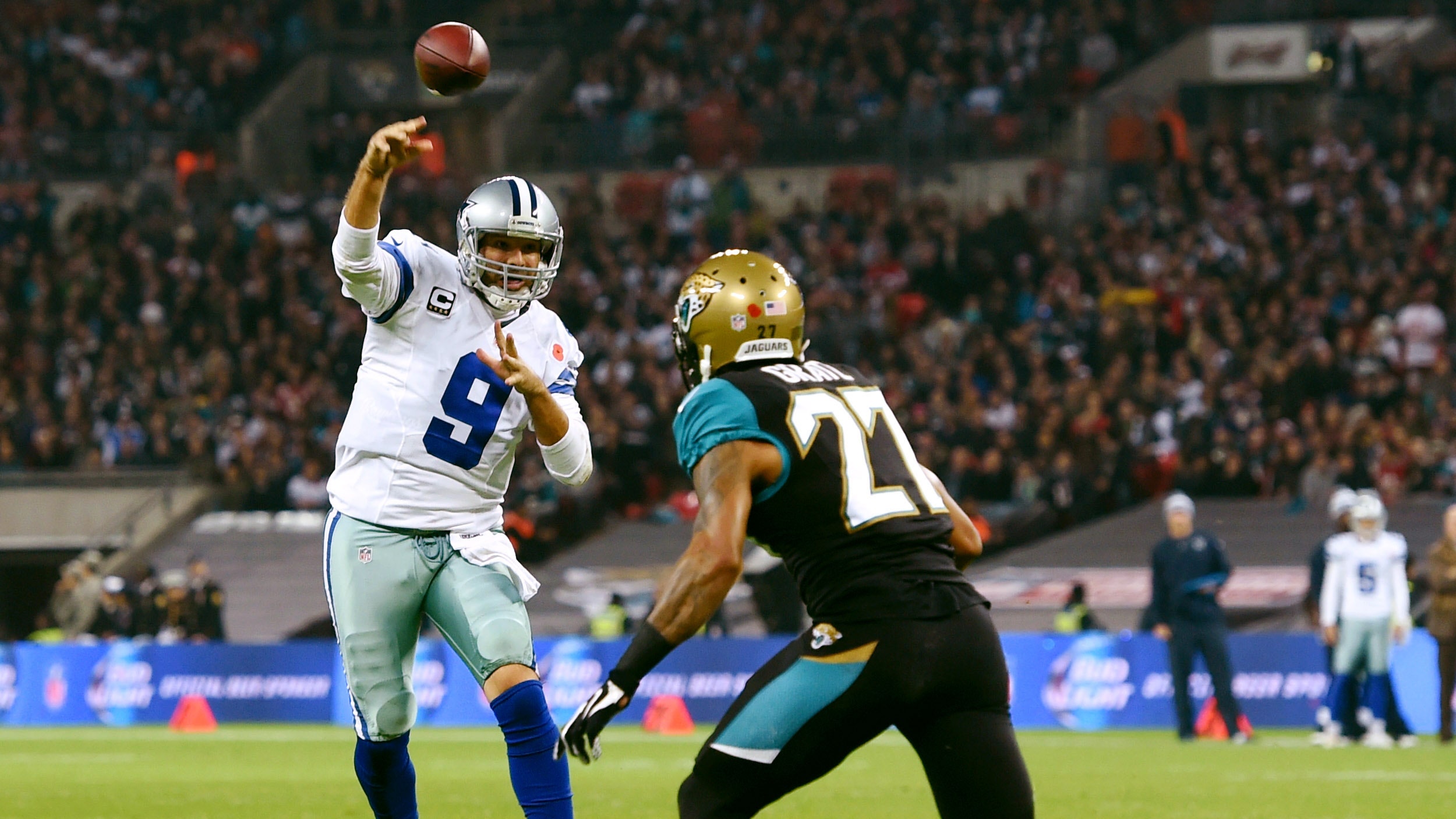 Tony Romo has broken bone in his back, says Cowboys coach Jason Garrett