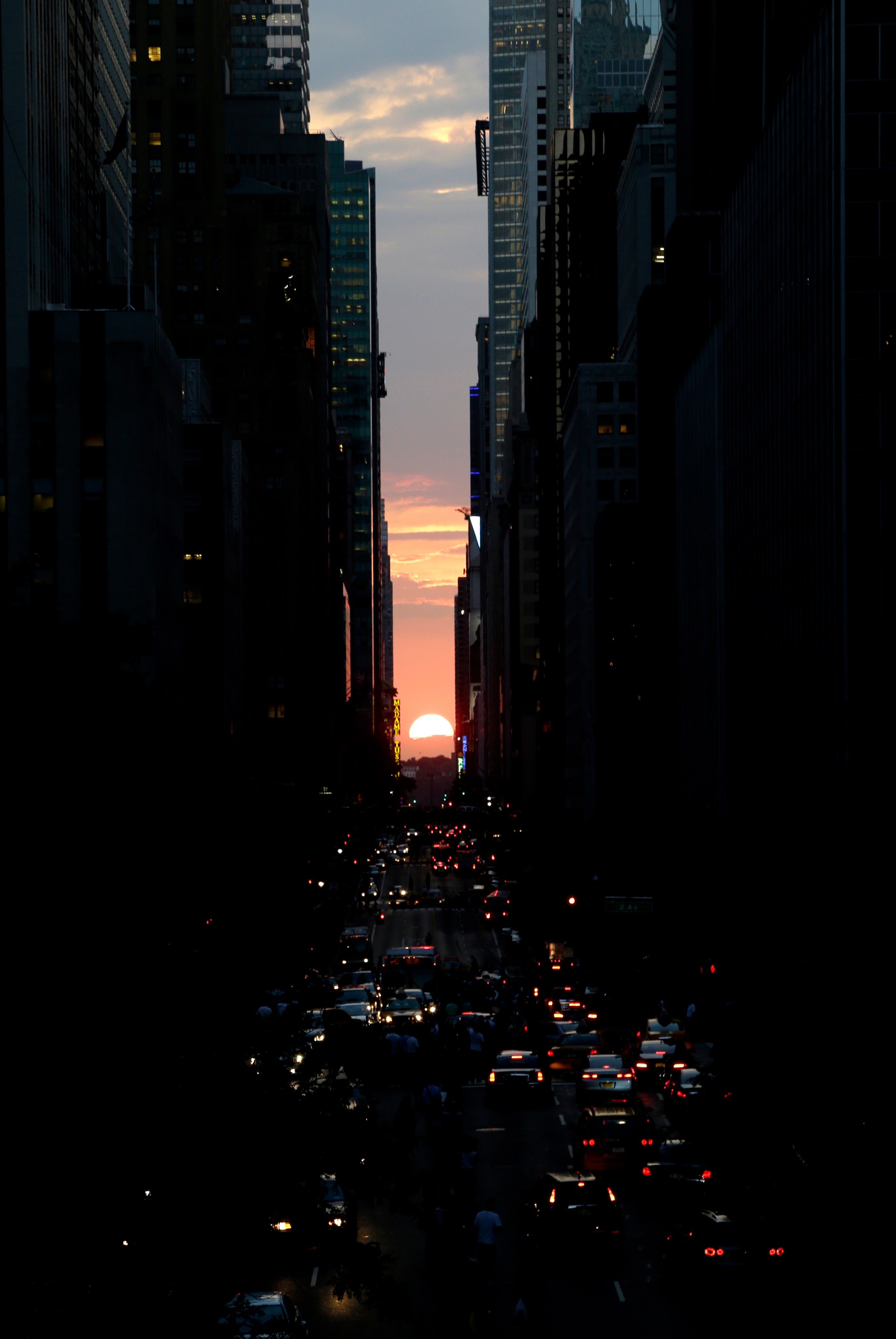 The story of 'Manhattanhenge' An NYC phenomenon explained Fox News