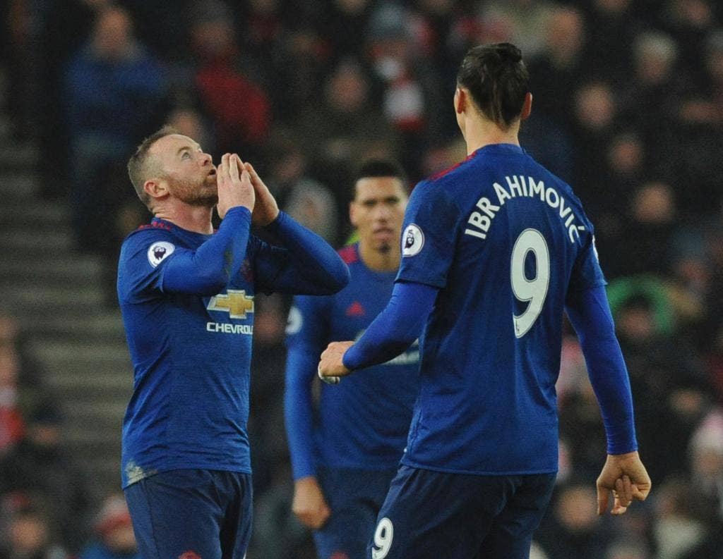 Rooney menyelamatkan poin untuk United dengan rekor gol ke-250 klub