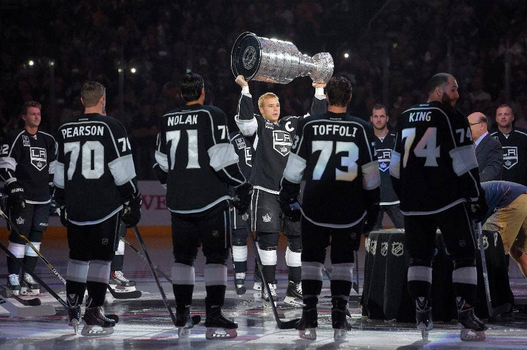 Tommy Wingels memimpin kemenangan 4-0 Sharks atas Kings, menghancurkan perayaan spanduk Piala Stanley LA