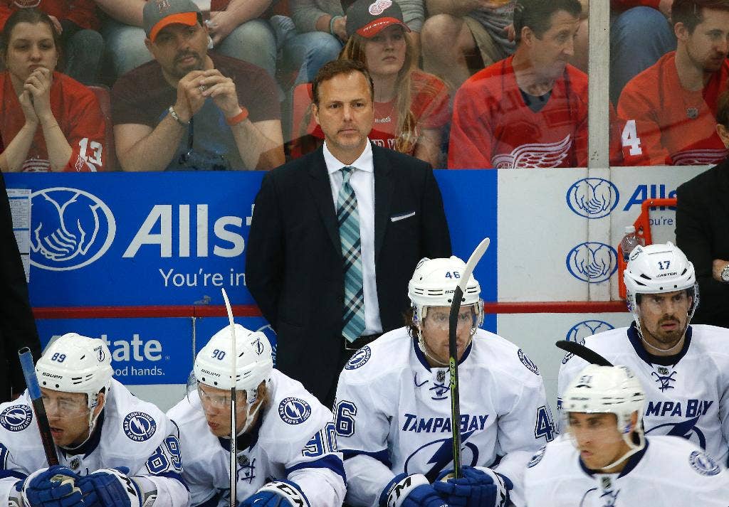 Pelatih Lightning Jon Cooper adalah seorang pengacara sebelum karir barunya