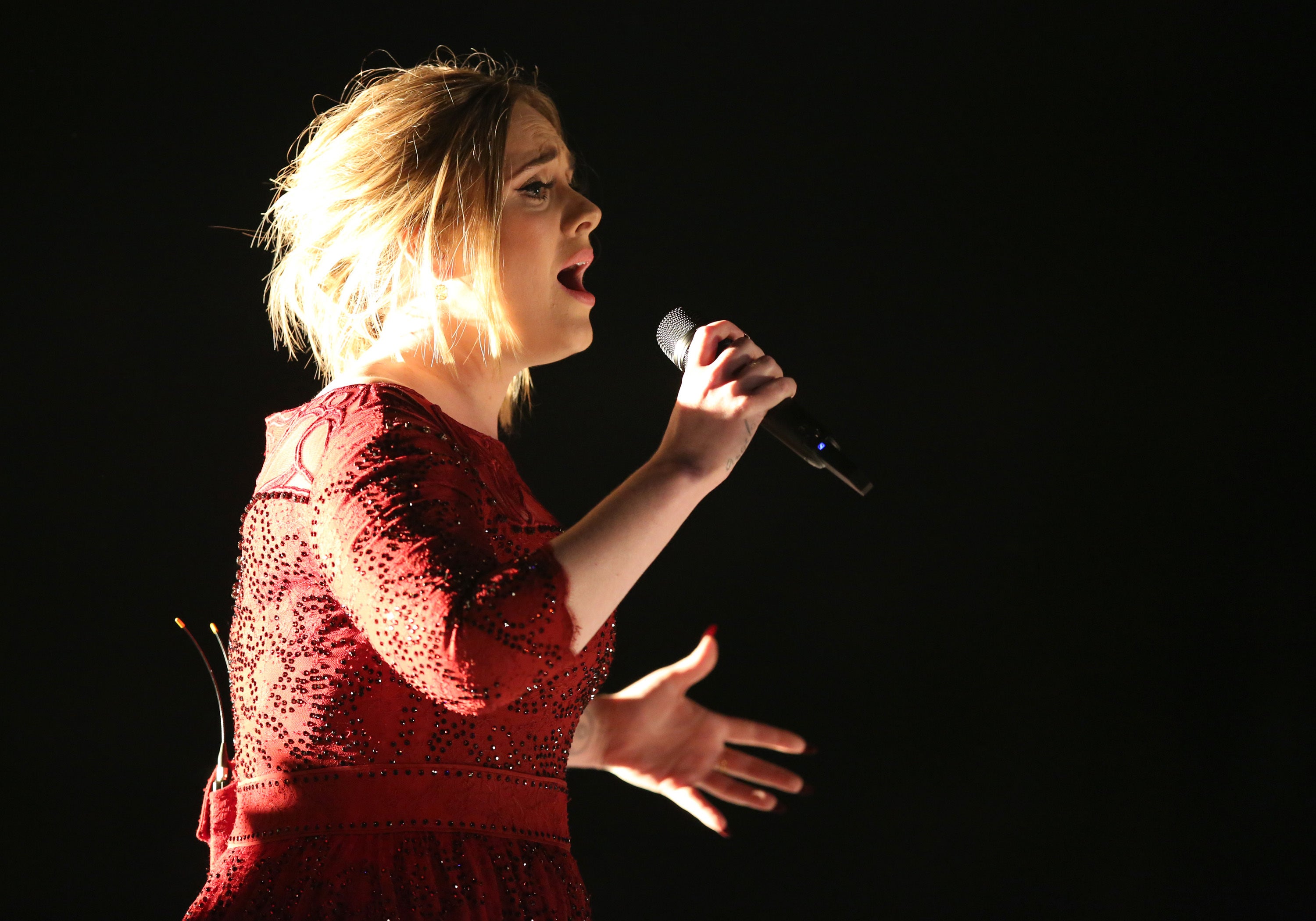 Adele Reveals Struggles With Postpartum Depression, Alcohol Use 