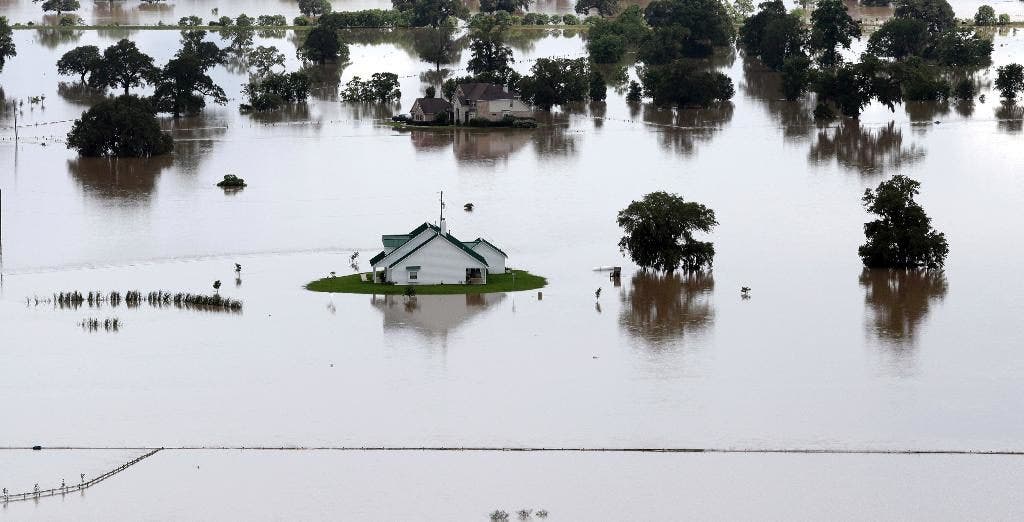 Hujan melambat, namun banjir masih menjadi ancaman di Texas Tenggara