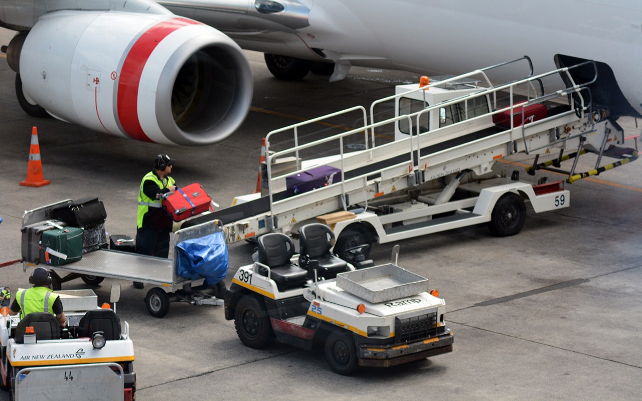 Перевозка багажа воздушным транспортом. Baggage Reconciliation System. Baggage Handler. Ground handling Supervisor. Перевозка человеческих останков воздушным транспортом.