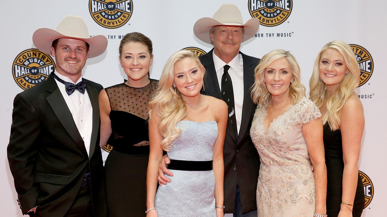 Country Music Memories: Alan Jackson Marries Denise Jackson