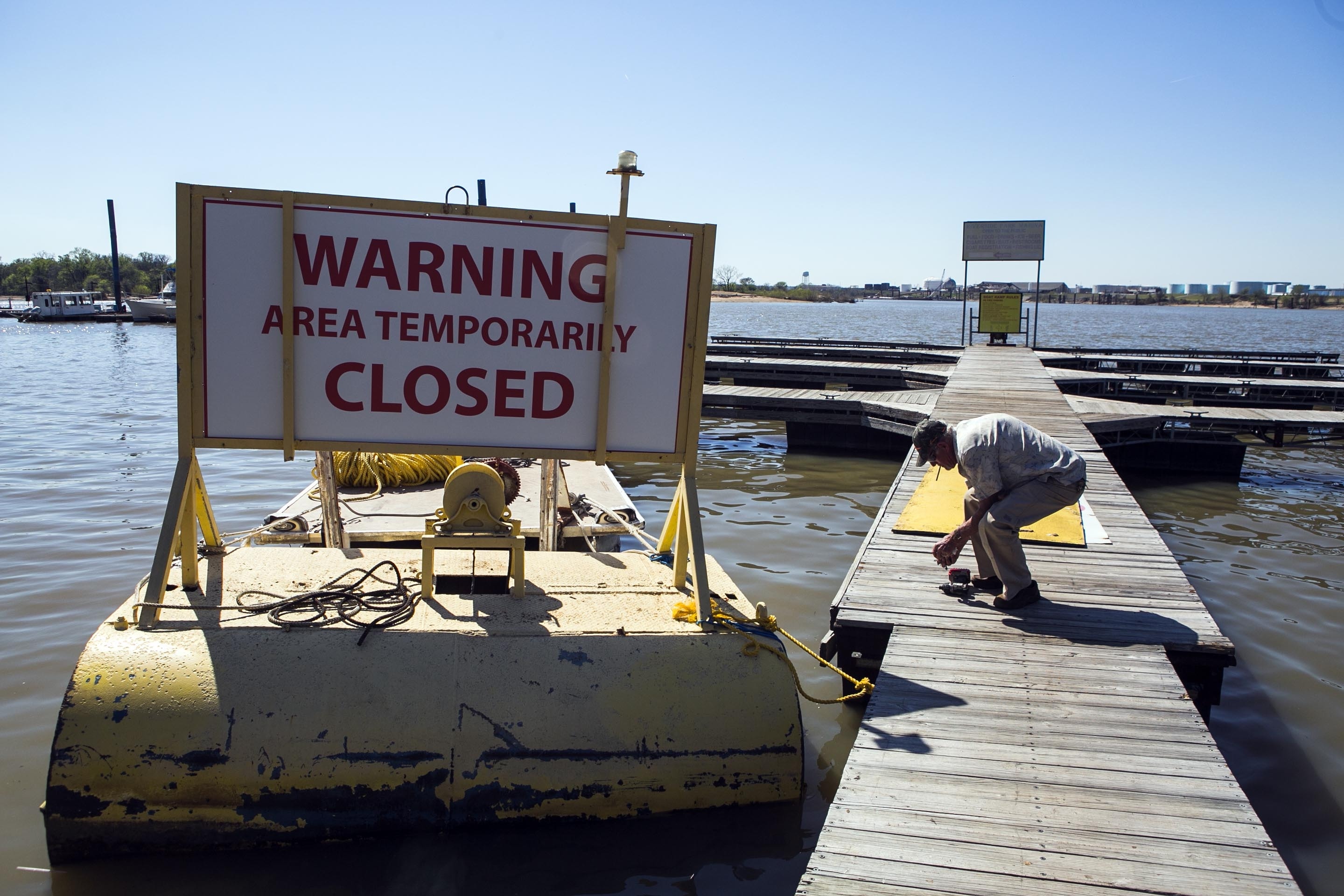 sewage-leak-kills-thousands-of-fish-in-tennessee-lake-officials-say