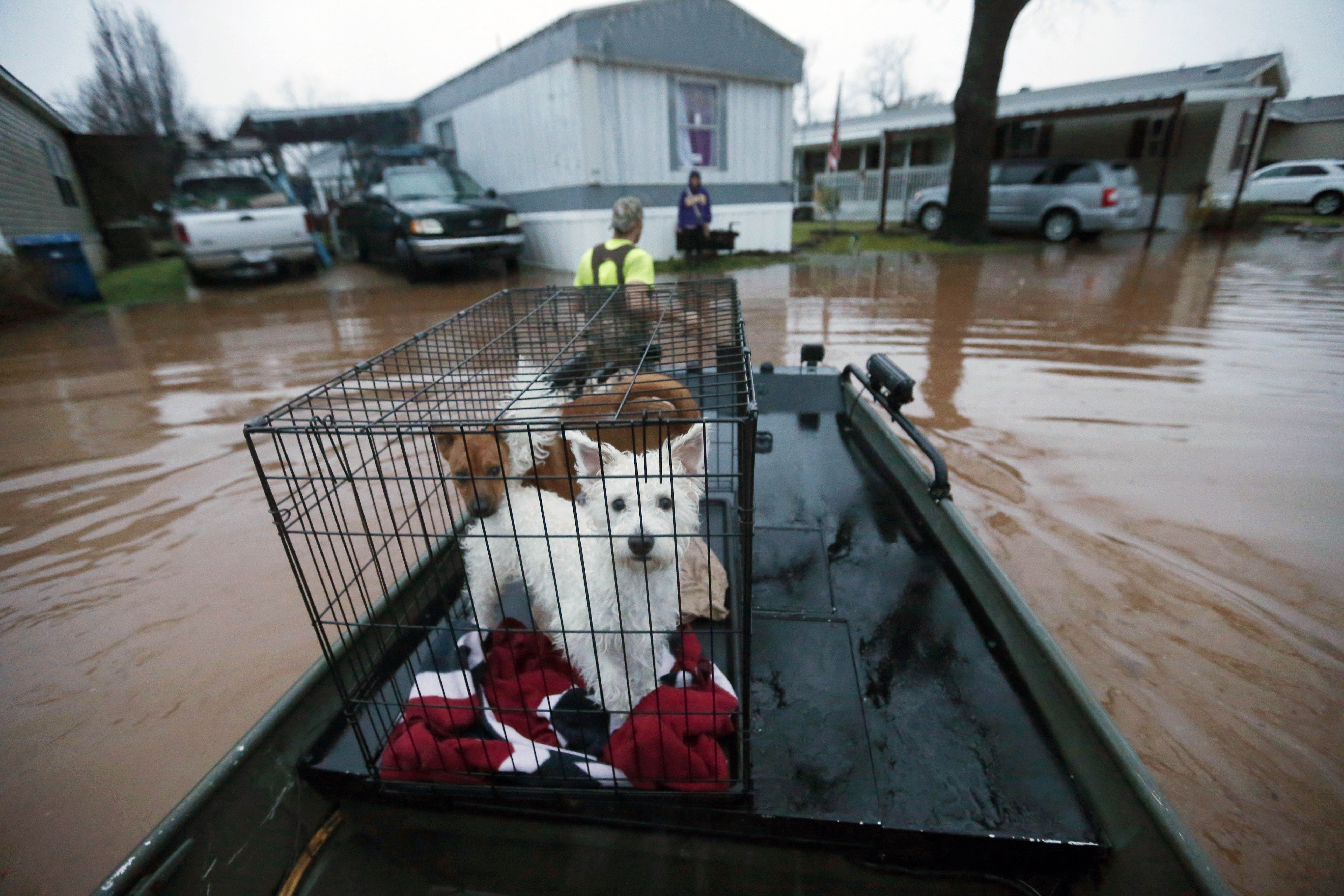 Flooding forces more than 1,000 from homes in Louisiana | Fox News