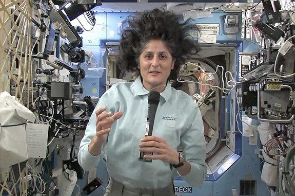 Komandan Stasiun Luar Angkasa mencerminkan 100 hari di orbit