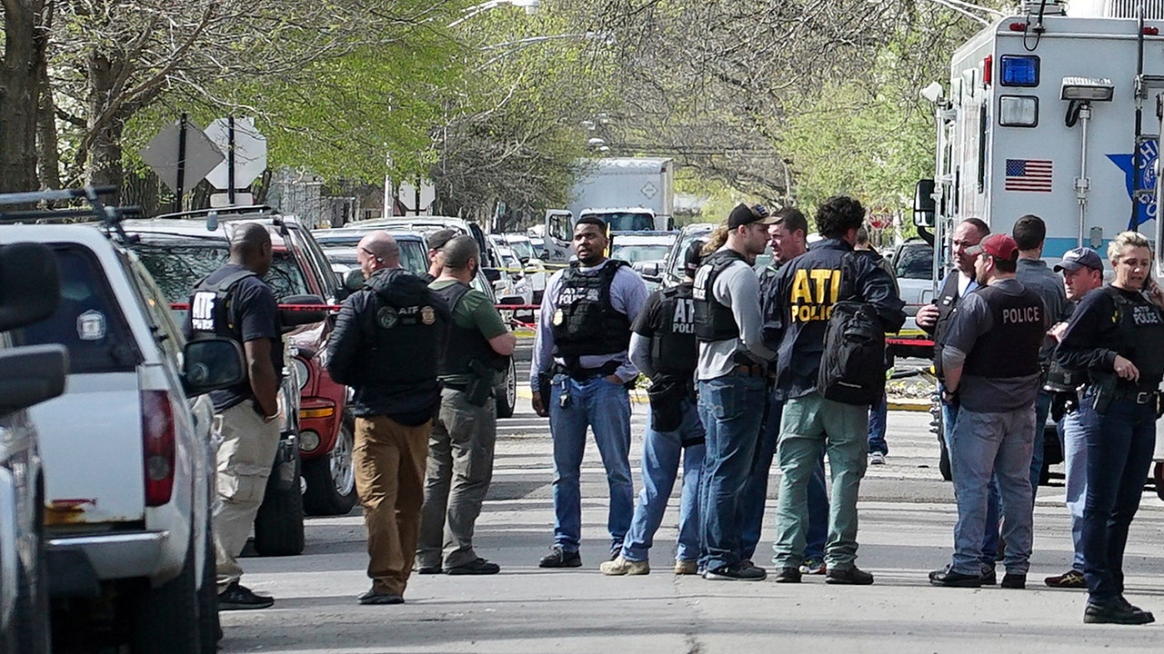 Shooting of ATF agent in Chicago prompts manhunt for suspect, $61G ...